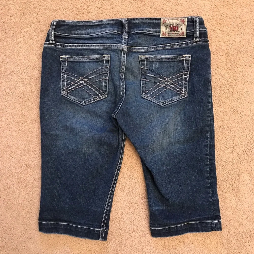 YMI City Of Angeles Denim Bermuda Shorts Sz 7 Slight Distressing Long Length y2k